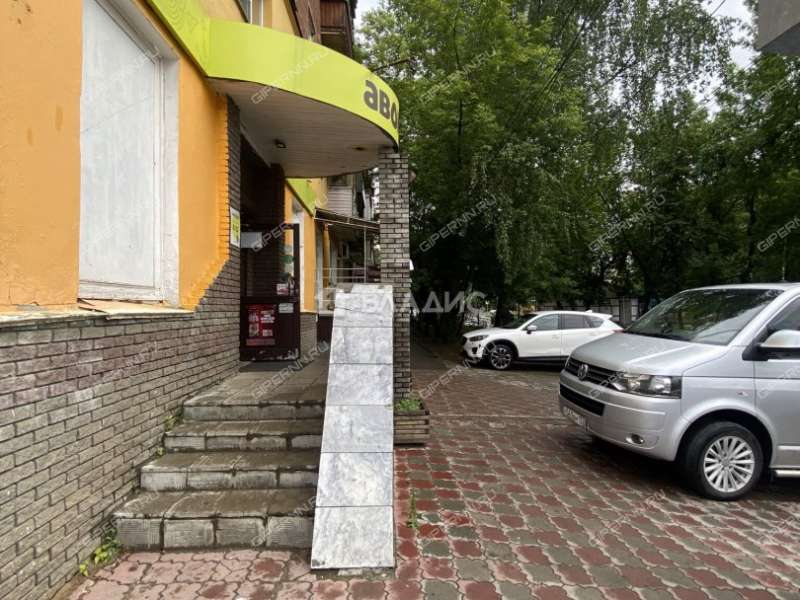 помещение под помещение свободного назначения на улице Октябрьской Революции