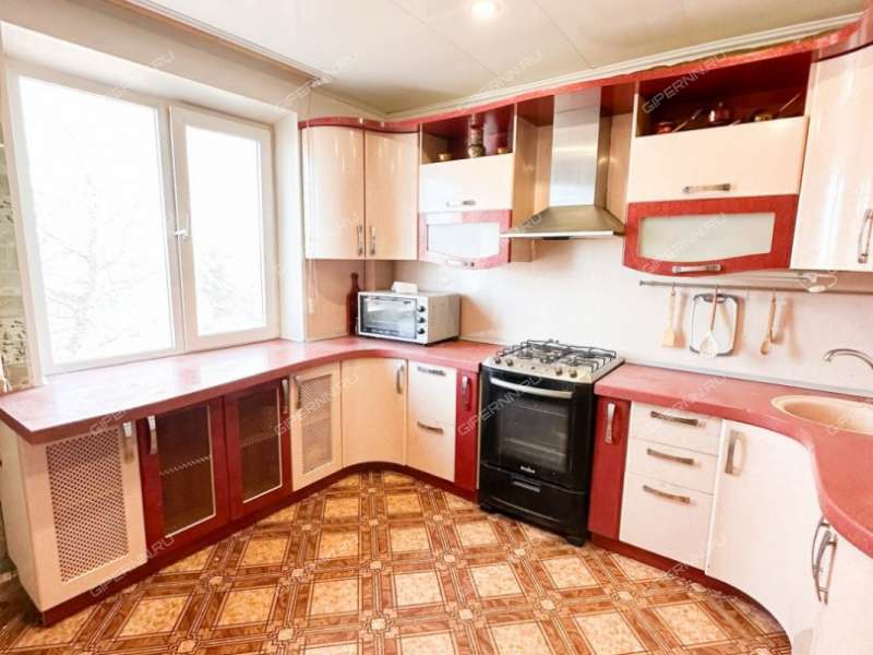 трёхкомнатная квартира в 2-м микрорайоне дом 30 город Бор