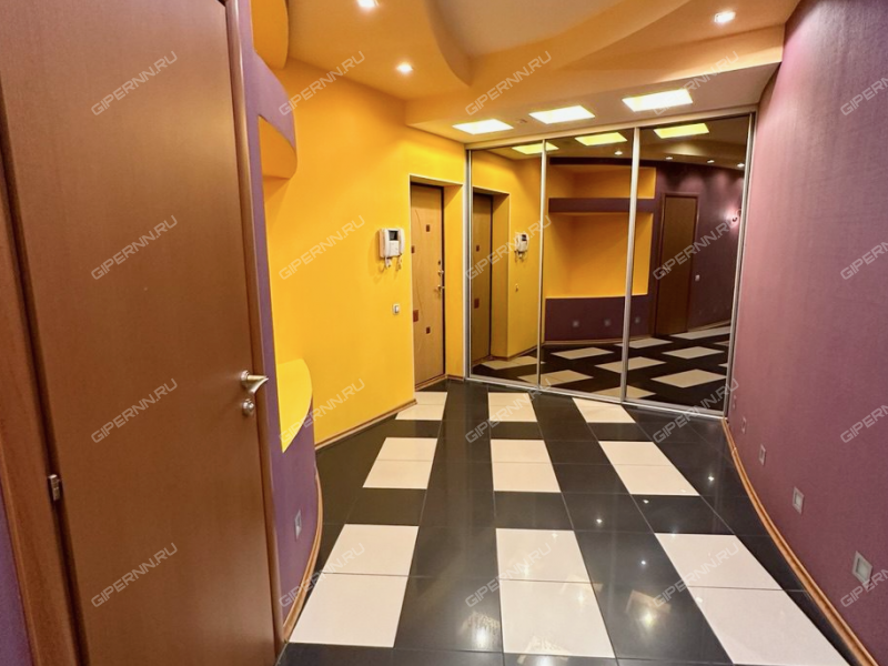 трёхкомнатная квартира на улице Коминтерна дом 127