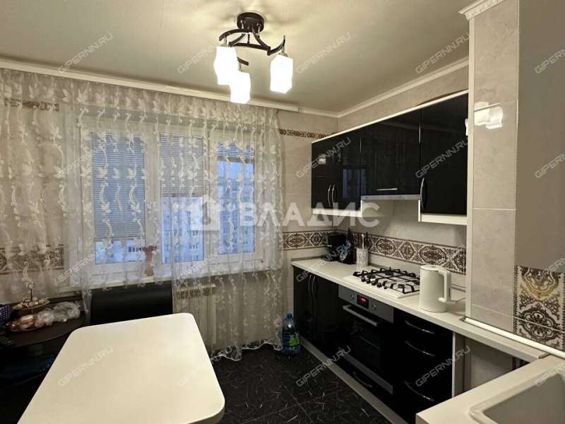 трёхкомнатная квартира на улице Старых Производственников дом 20