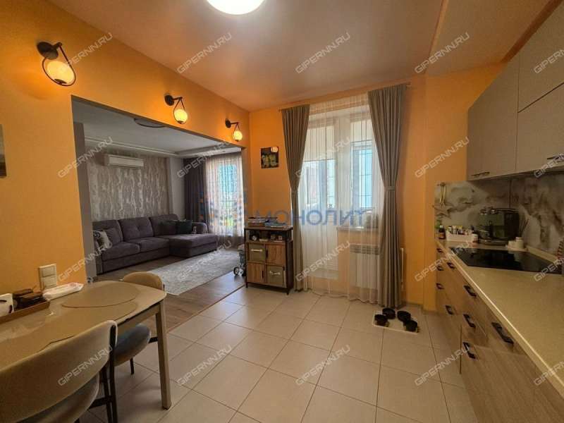 трёхкомнатная квартира на бульваре 60-летия Октября дом 25 к3