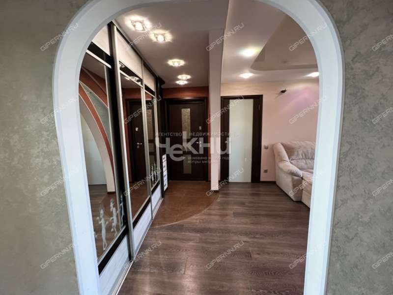 трёхкомнатная квартира на улице Космонавта Комарова дом 2 к1