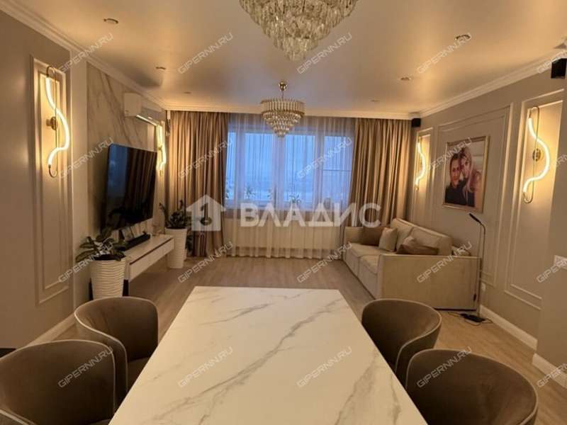 четырёхкомнатная квартира на Сенной площади дом 1