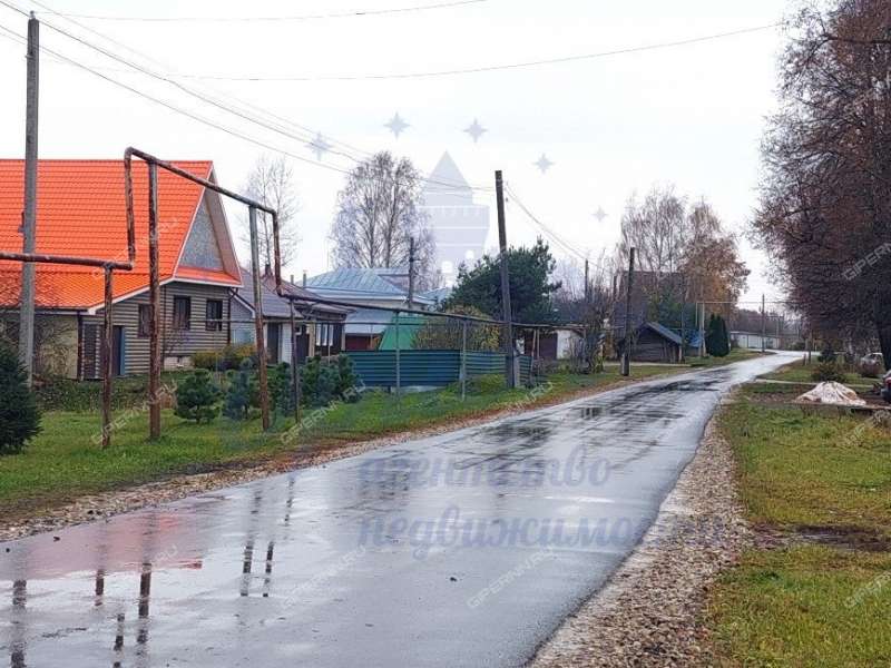 дом на Колхозной улице деревня Комарово