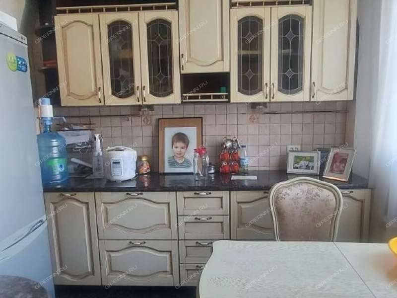 трёхкомнатная квартира на проспекте Кирова дом 29