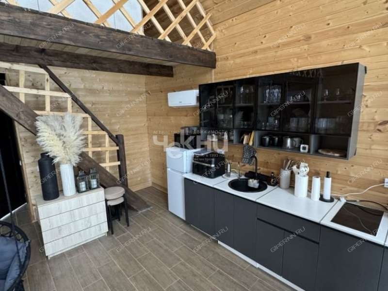 дом на деревня Коринка